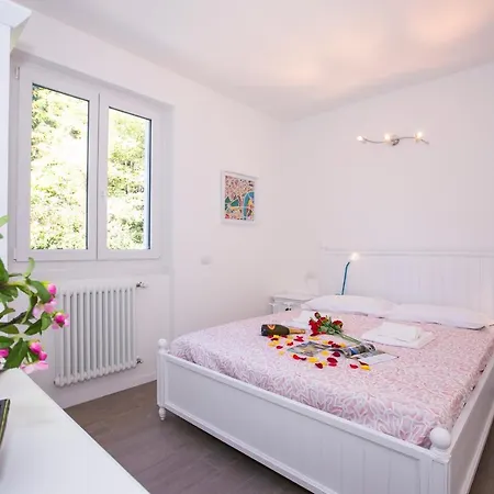 Sleeps 4 Pool מנאג'יו