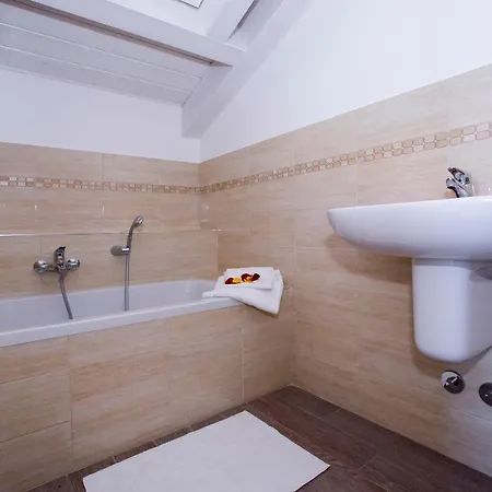 Sleeps 4 Pool